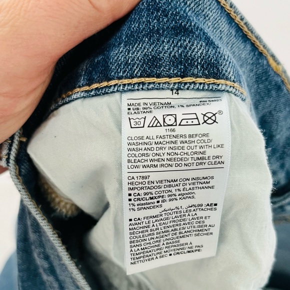 Old Navy Ripped Jeans - Picture 6 of 9